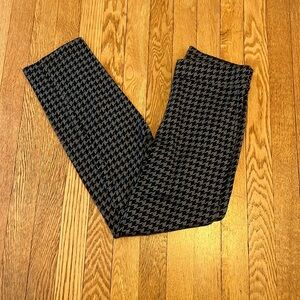 Black and grey houndstooth leggings